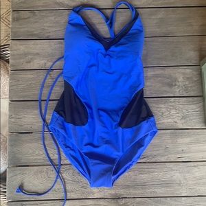 Lululemon one piece swimsuit 💙💙